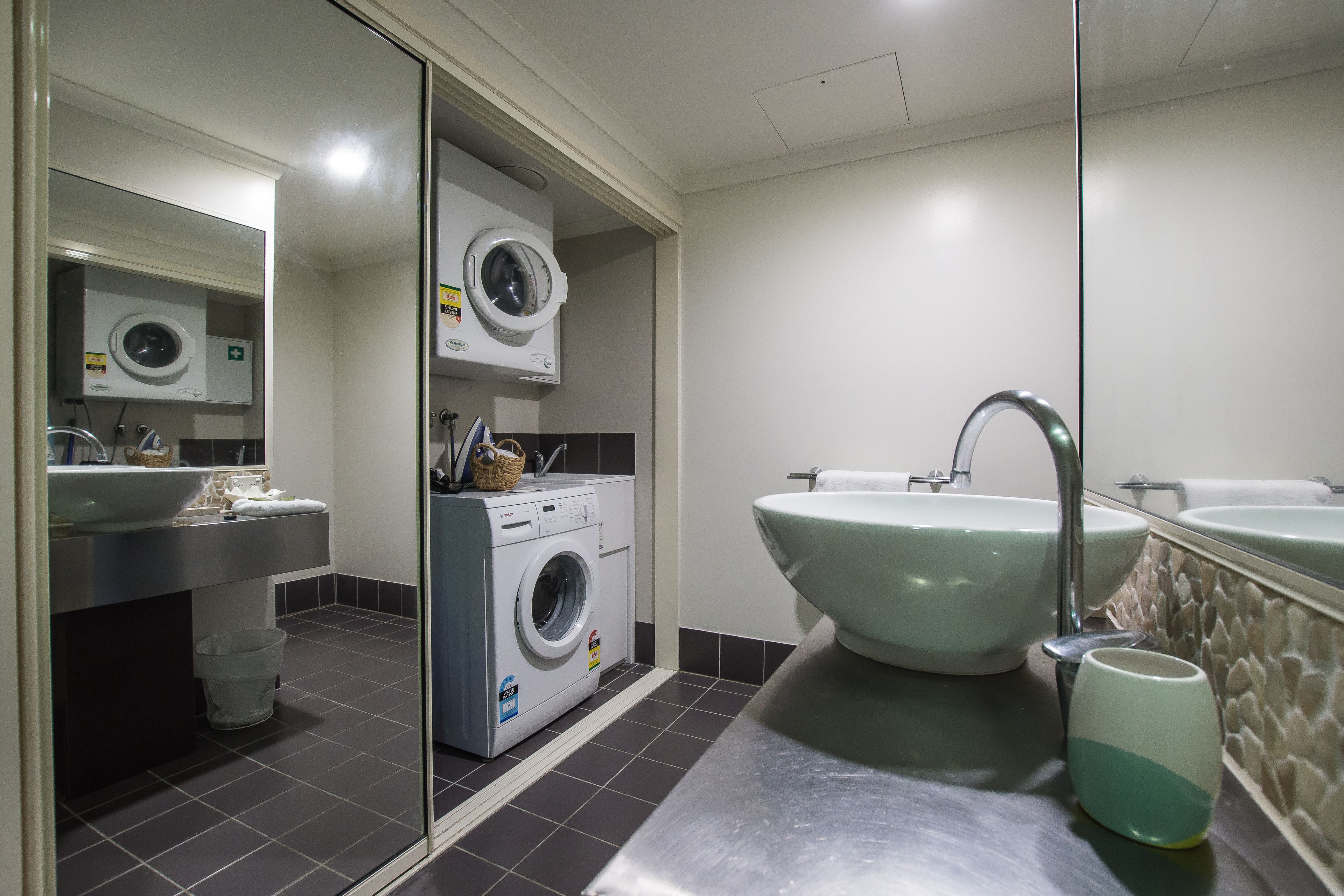 combined shower/bathtub, free toiletries, hair dryer, towels