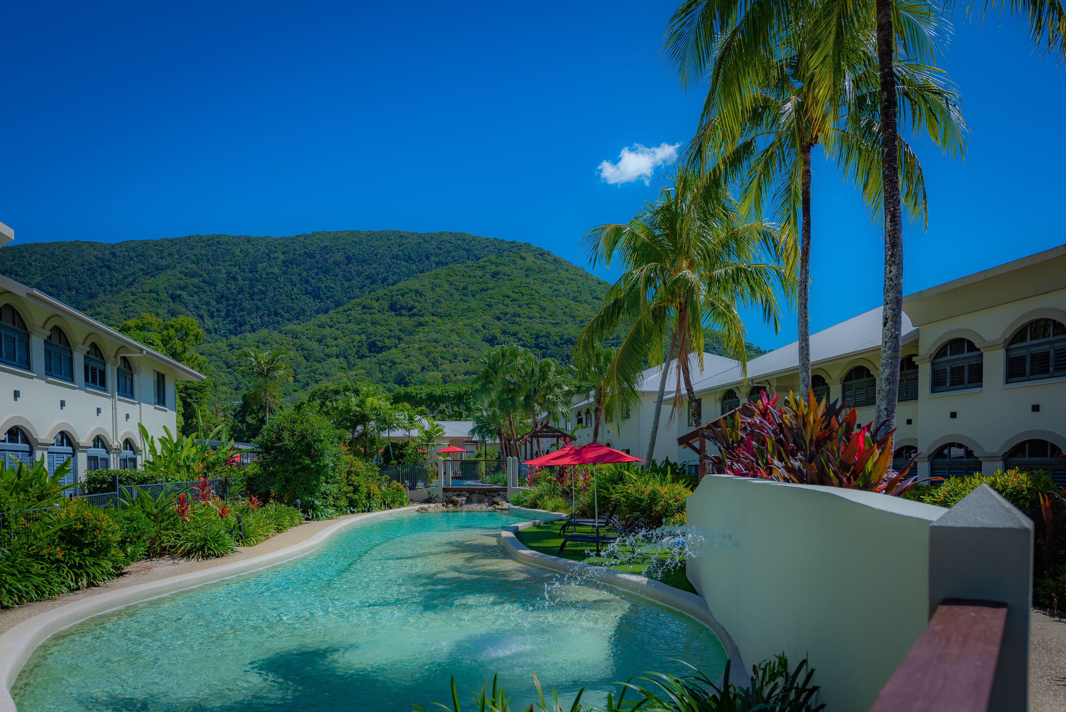 4 outdoor pools, pool umbrellas, sun loungers