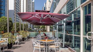 3 restaurants; breakfast, lunch, dinner, and brunch served