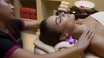 Parihoitohuone(ita), sauna, poreallas, höyrysauna, vartalohoitoja