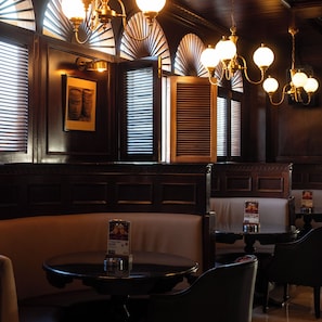 3 restaurants, breakfast, lunch, dinner served; international cuisine