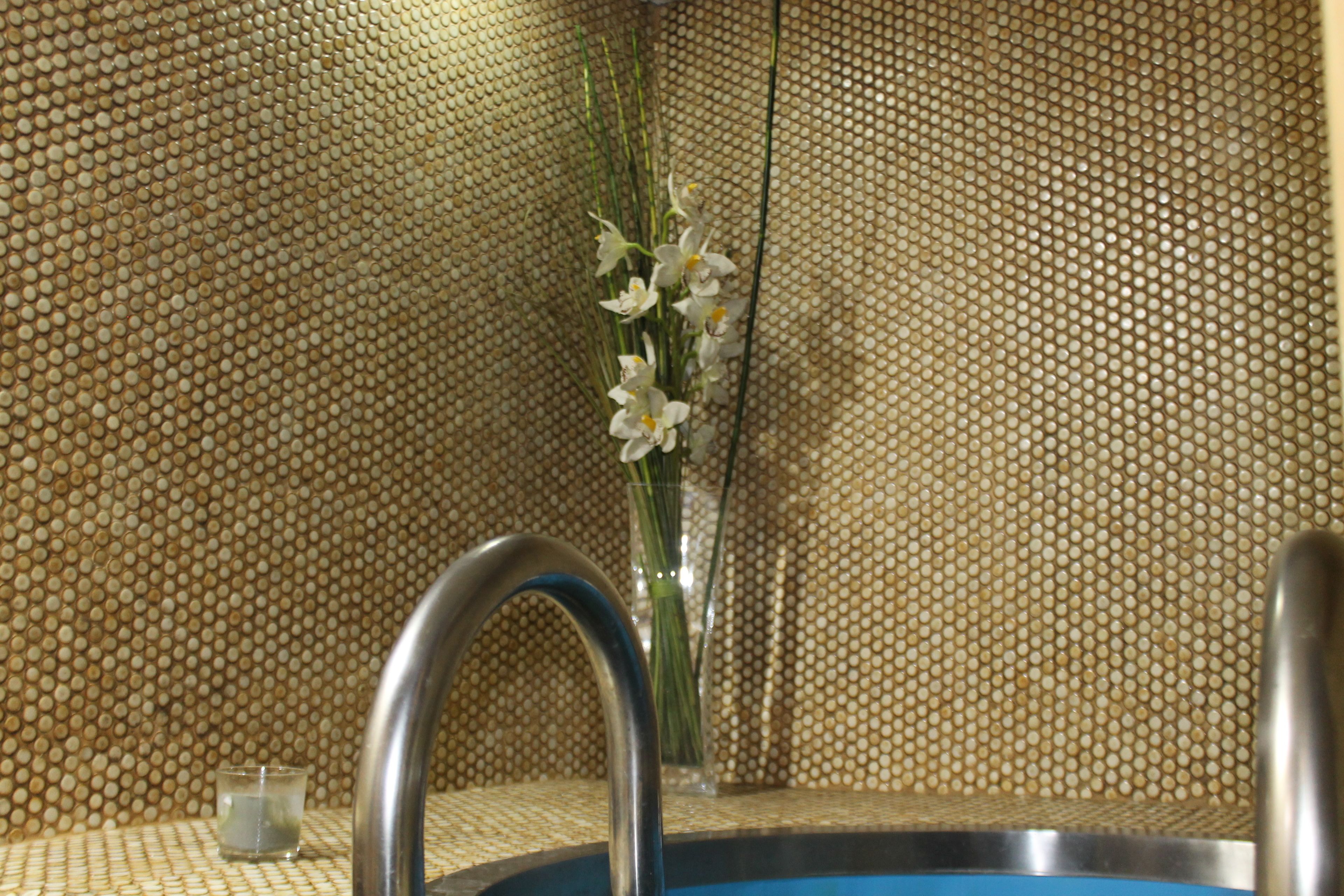 body treatments, aromatherapy, deep-tissue massages, sports massages