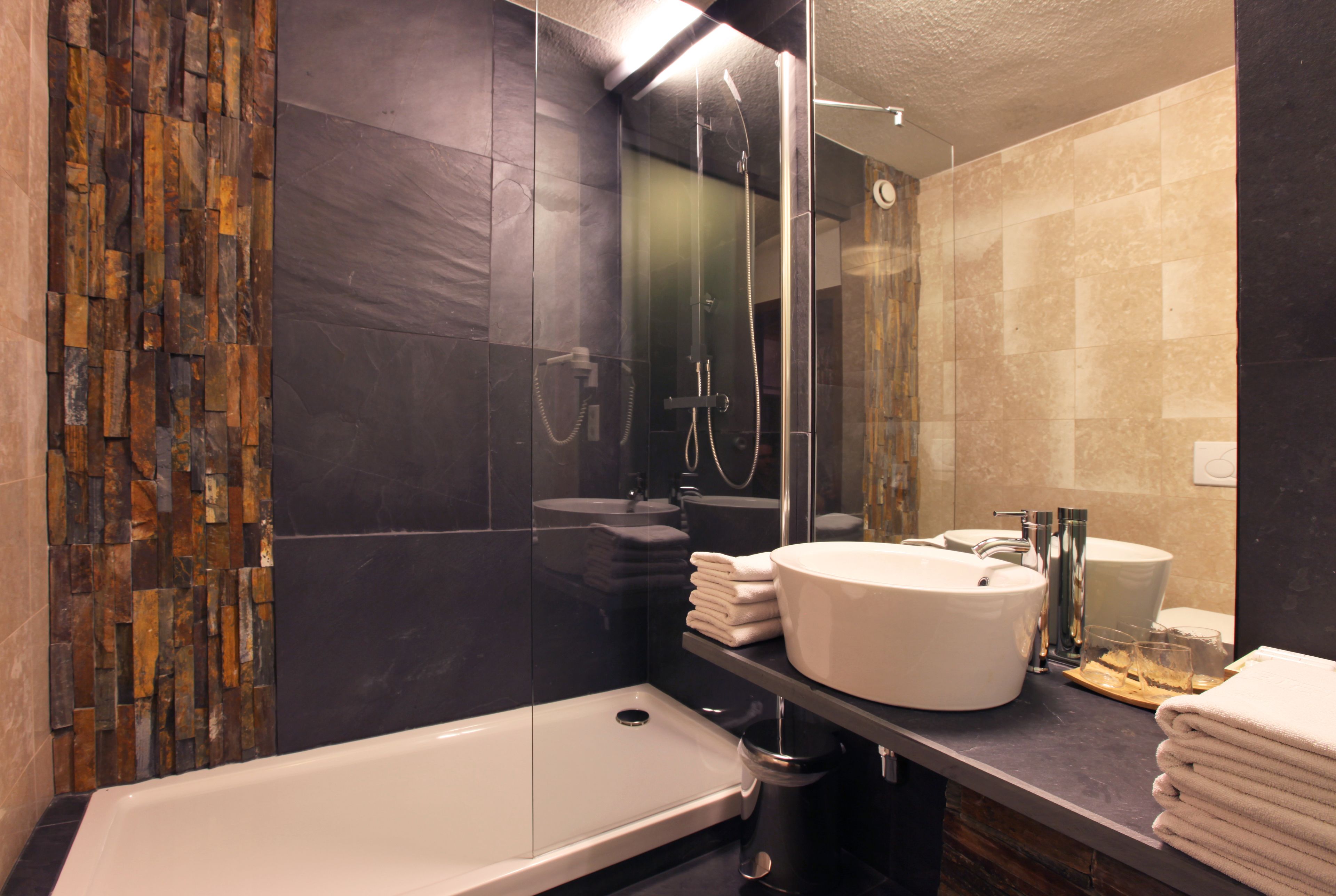 junior suite, 2 double beds | bathroom | shower, free toiletries, hair dryer, towels