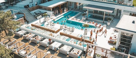 Piscine couverte, piscine extérieure