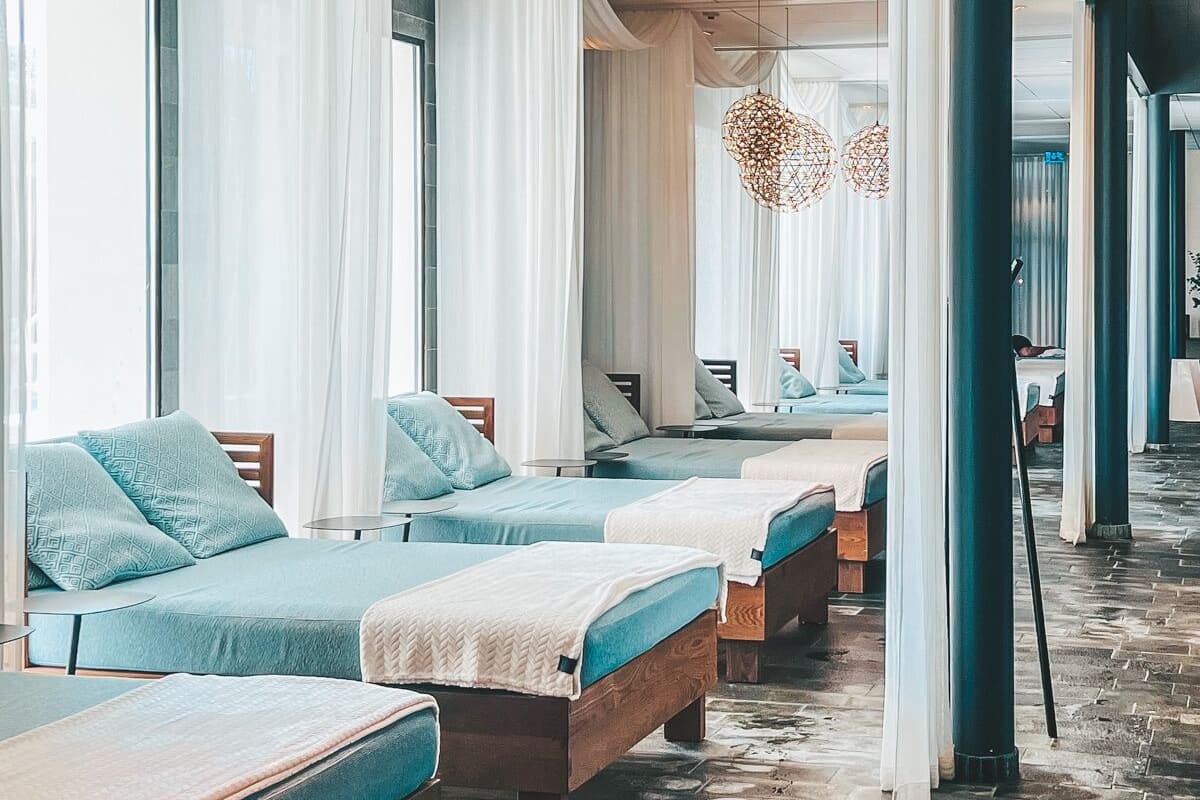 sauna, hot tub, steam room, hot springs/mineral springs, body treatments