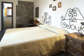 Frette Italian sheets, Select Comfort beds, in-room safe, desk