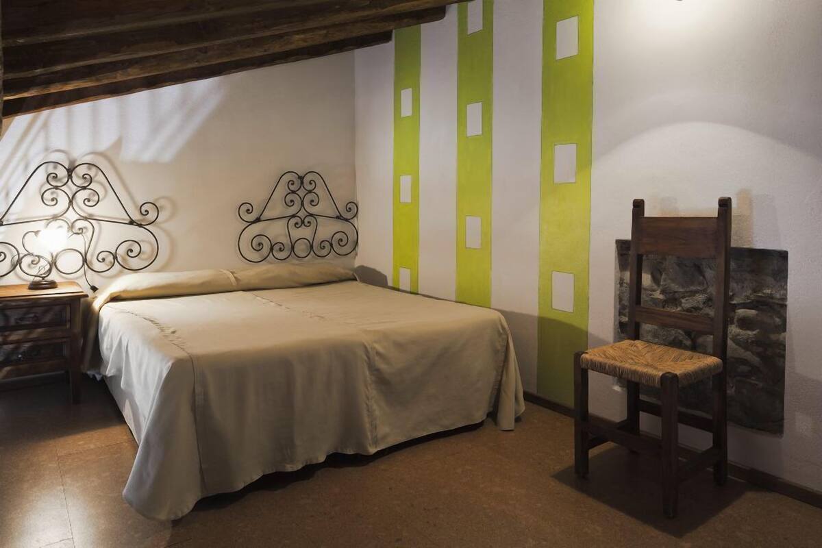 ห้องสแตนดาร์ด | ผ้าปูที่นอน Frette จากอิตาลี, เตียง Select Comfort, ตู้นิรภัยในห้องพัก