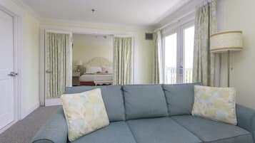 Deluxe Suite, 1 King Bed with Sofa bed | Minibar, in-room safe, desk, iron/ironing board