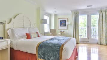 Minibar, in-room safe, desk, iron/ironing board