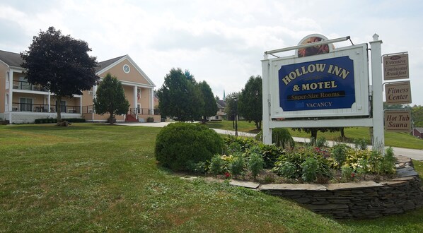 Exterior detail - New World Inn (Barre)