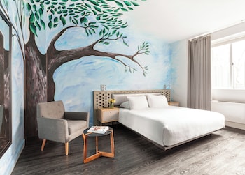 Deluxe Room, 1 King Bed | Premium bedding, minibar, in-room safe, desk at NU Hotel Brooklyn