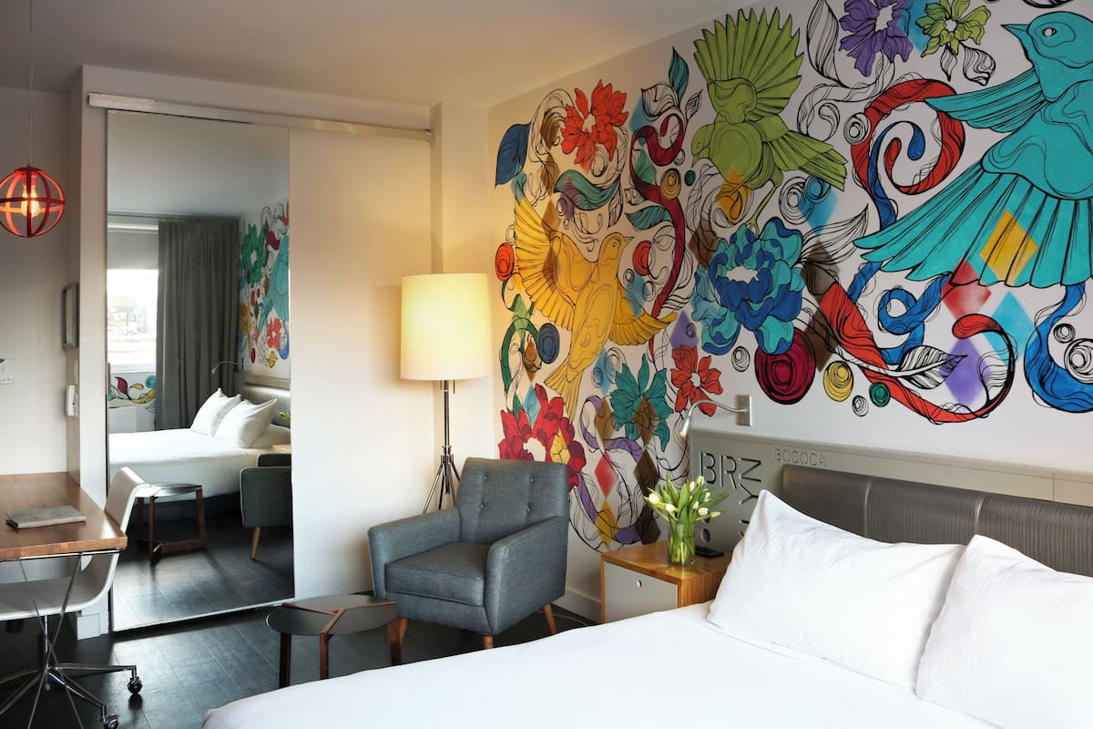 Chambre Deluxe, 1 trÚs grand lit | Literie de qualité supérieure, minibar, coffres-forts dans les chambres