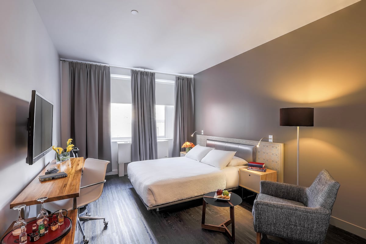 1 bedroom, premium bedding, minibar, in-room safe