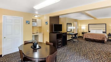 Suite, 2 Queen Beds, Non Smoking