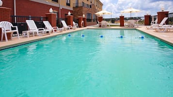 Outdoor pool, pool loungers