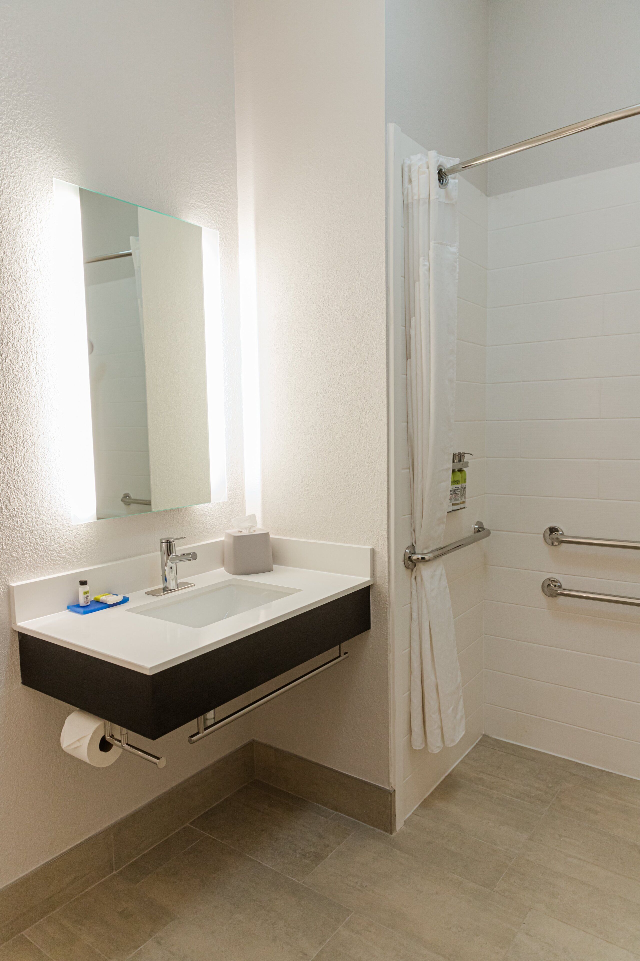 suite, multiple beds (add living area) | bathroom | combined shower/bathtub, free toiletries, towels