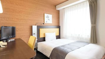 Desk, blackout drapes, free WiFi, bed sheets