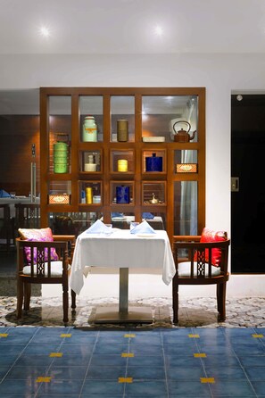 2 restaurants, breakfast, lunch, dinner served; vegetarian cuisine