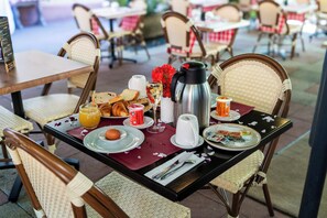 Breakfast, lunch and dinner served  - Hotel du Parc Spa & Wellness (Niederbronn-les-Bains)