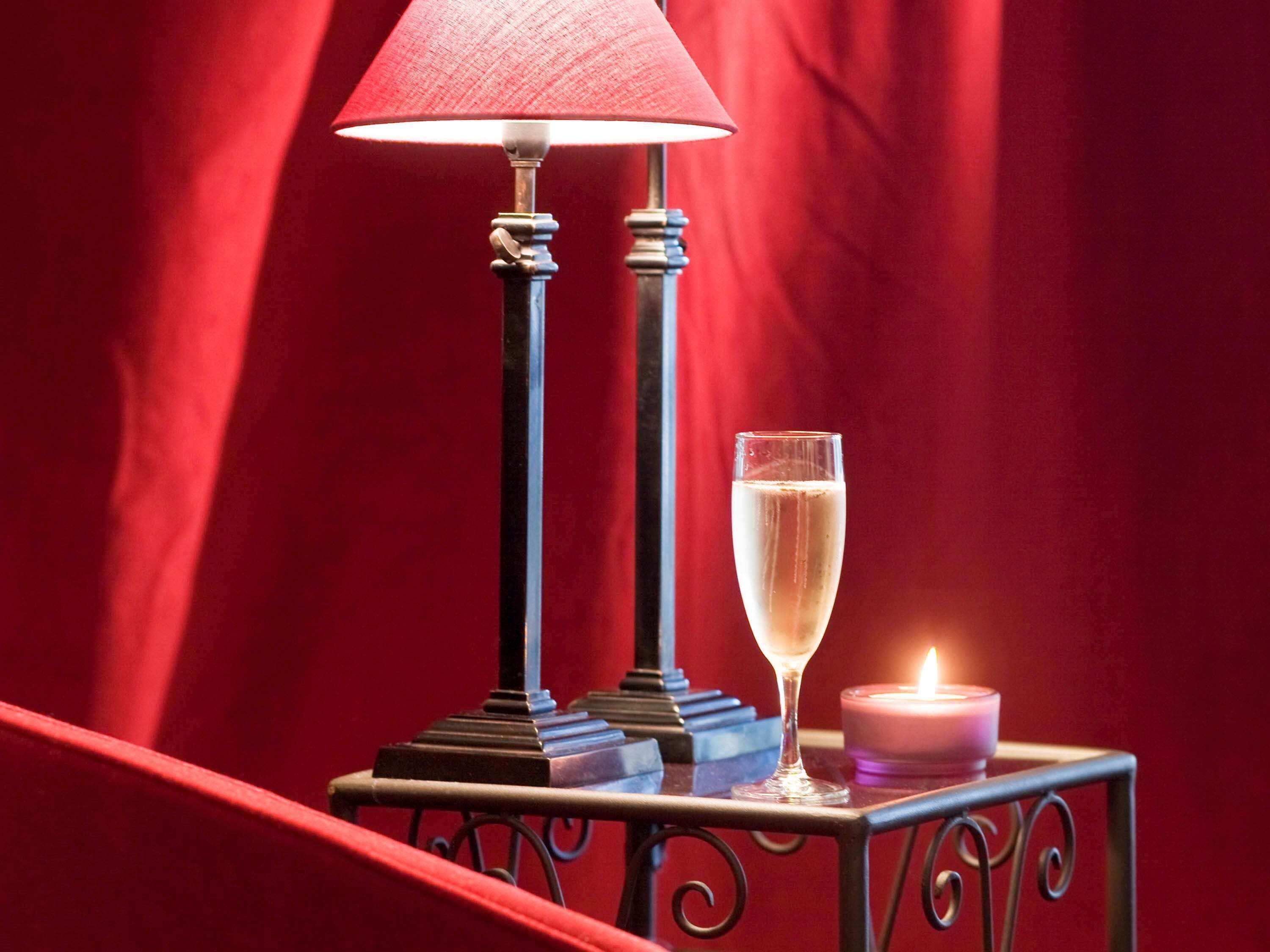 hypo-allergenic bedding, in-room safe, desk, laptop workspace