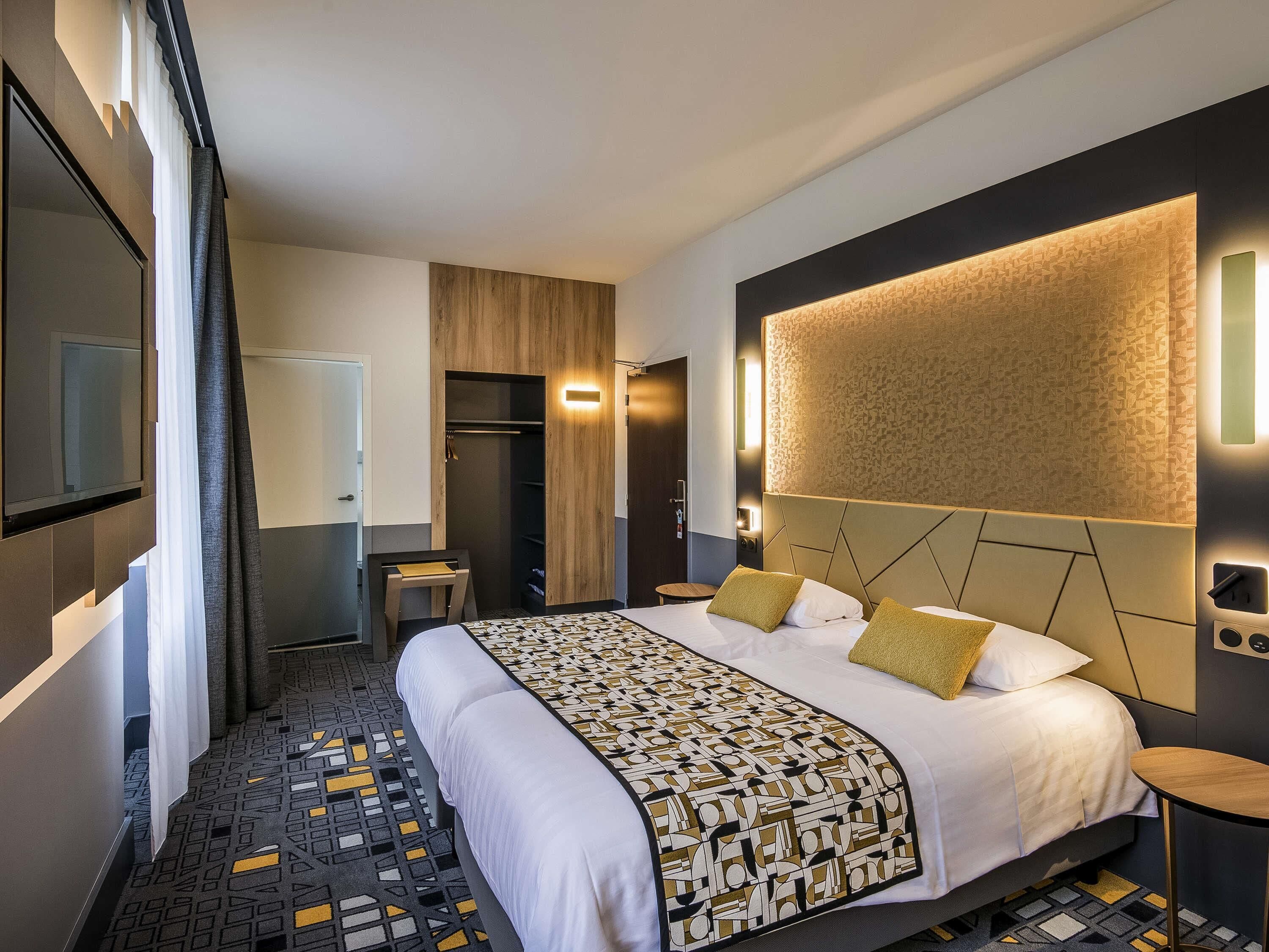 Standard Room, 2 Twin Beds | Hypo-allergenic bedding, in-room safe, desk, laptop workspace