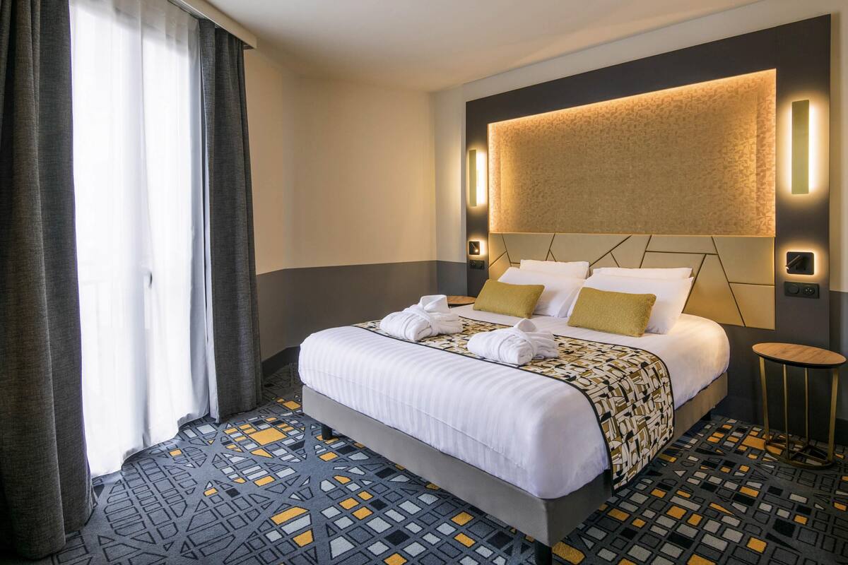 Superior Room, 1 Double Bed | Hypo-allergenic bedding, in-room safe, desk, laptop workspace
