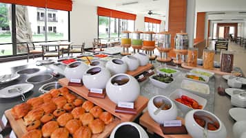 Café da manhã com buffet todos os dias mediante uma taxa