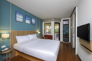 1 habitación, caja de seguridad en la habitación y escritorio 