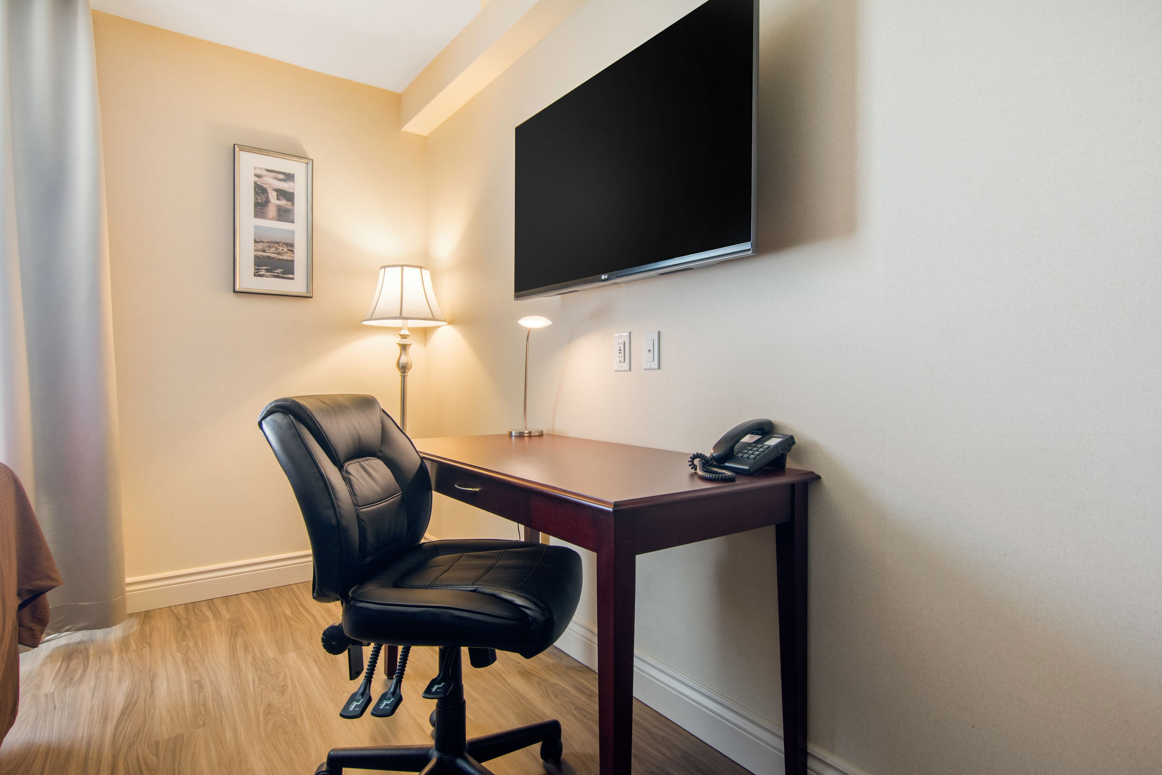 standard room, 1 king bed, accessible, non smoking | select comfort beds, desk, laptop workspace, blackout curtains