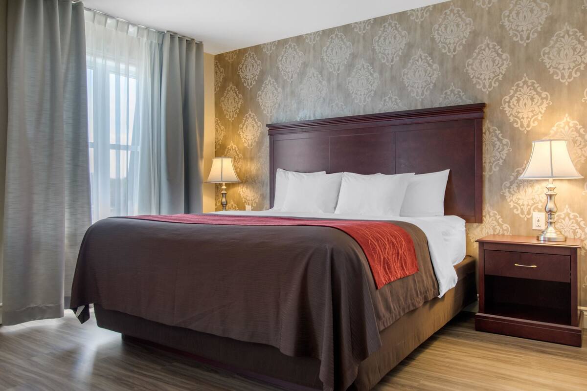 Suite, 1 King Bed, Non Smoking | Select Comfort beds, desk, laptop workspace, blackout drapes