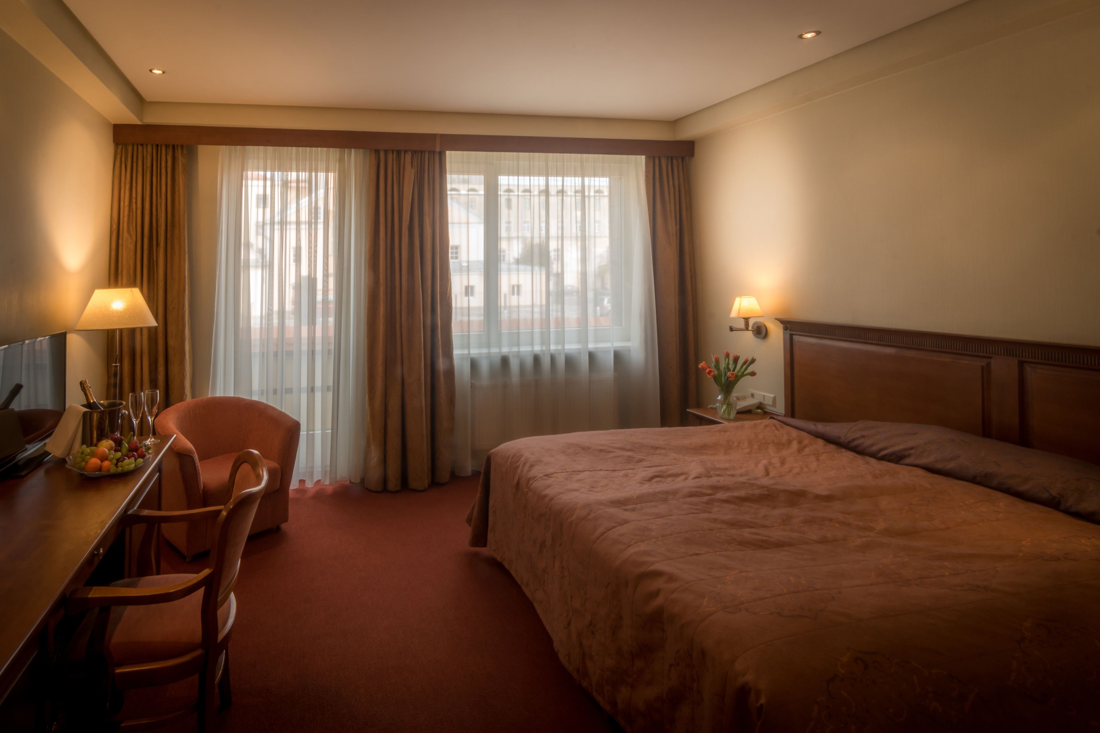 double room, 1 double or 2 single beds | minibar, in-room safe, desk, soundproofing