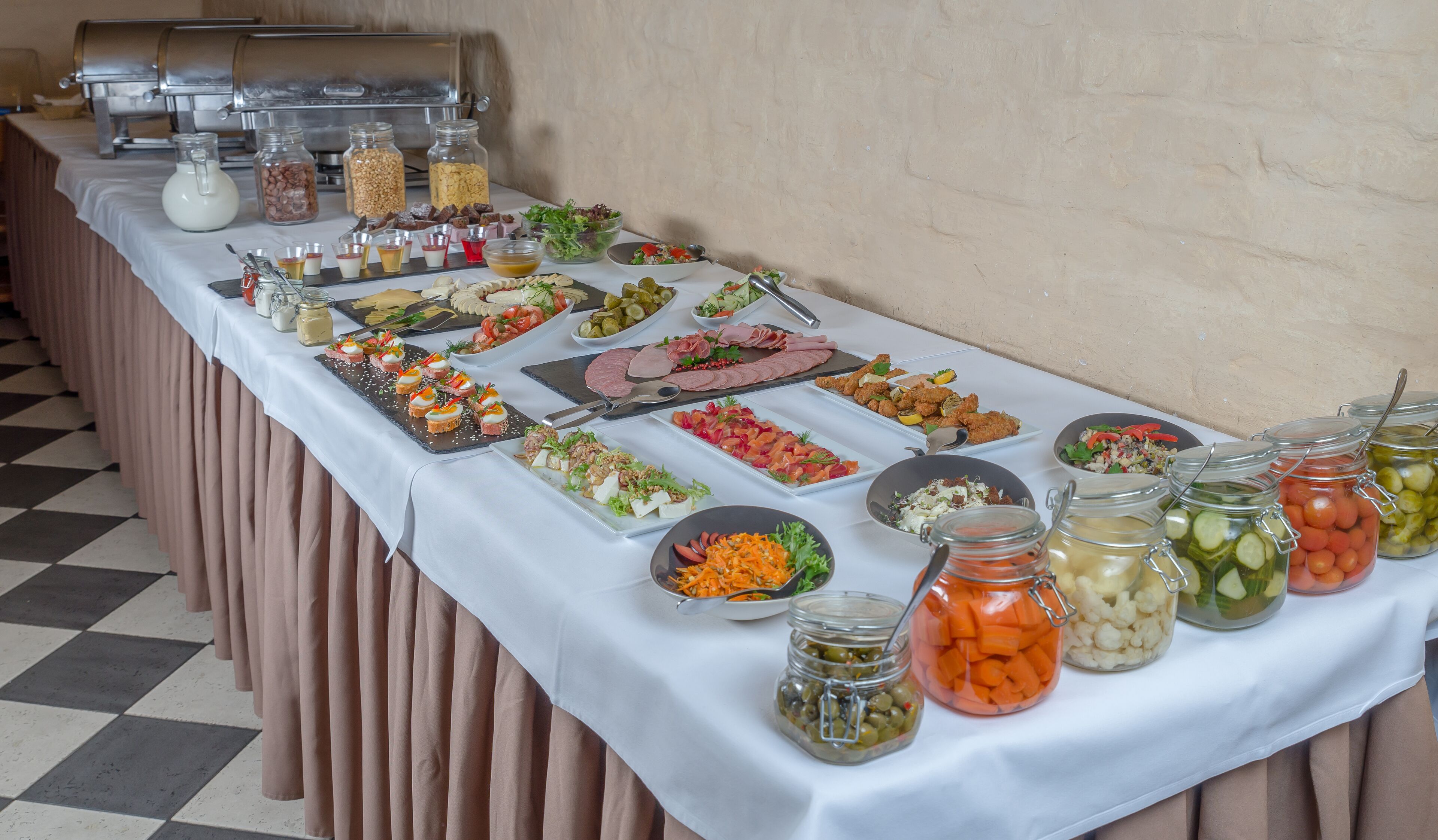 daily full breakfast (eur 12 per person)