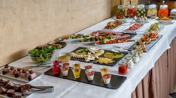 Daily full breakfast for a fee