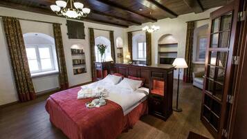 Appartamento, sauna | 1 camera, minibar, una cassaforte in camera, una scrivania