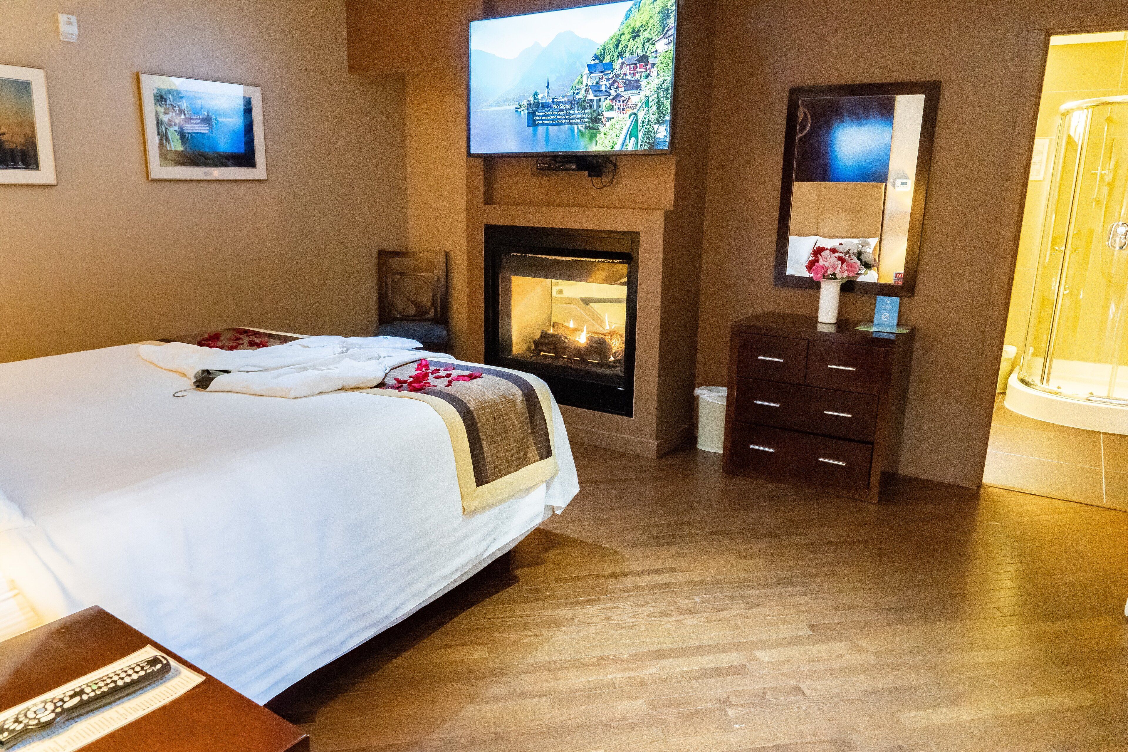 Hypo-allergenic bedding, Tempur-Pedic beds, desk, blackout drapes