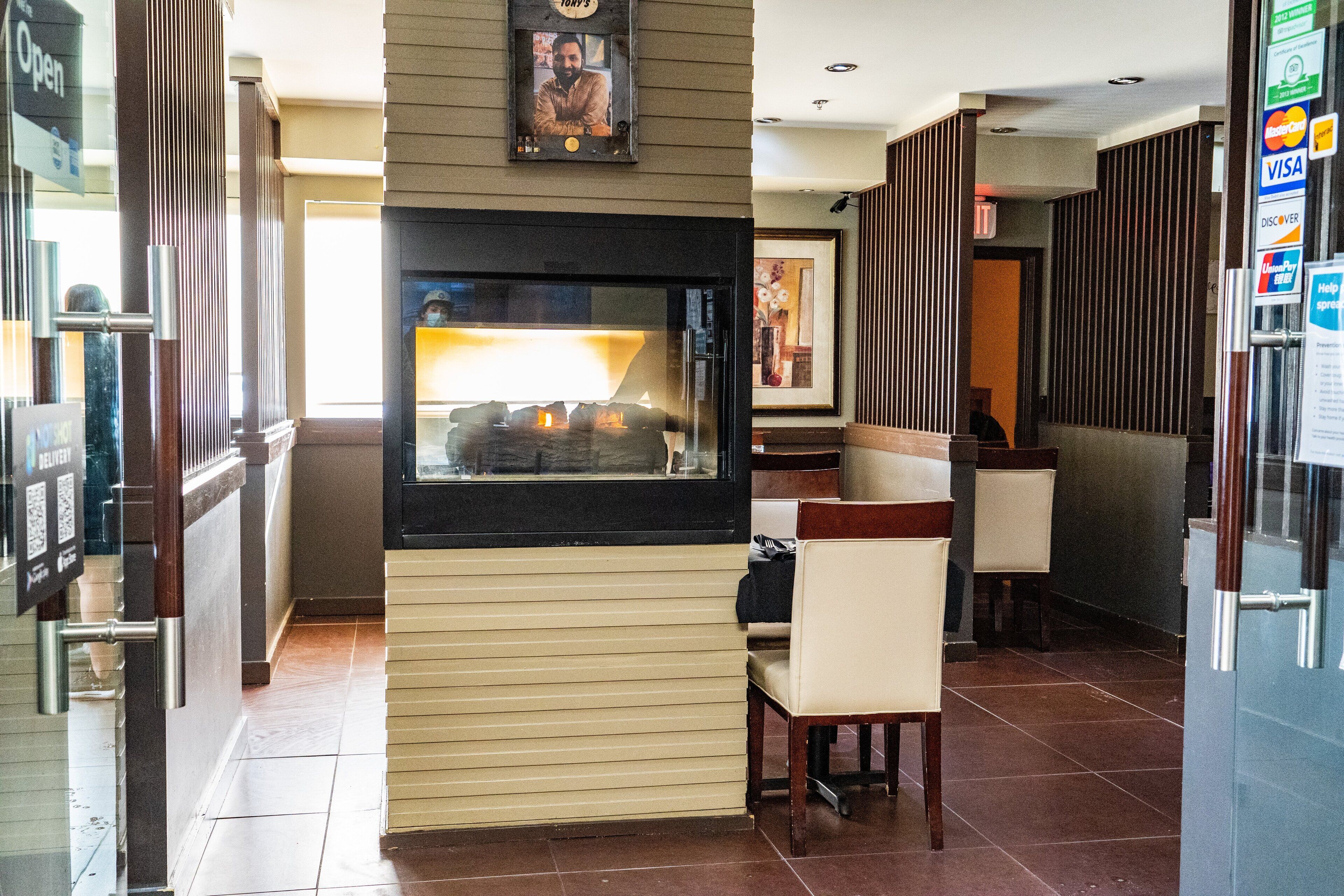 Lunch and dinner served, Asian cuisine