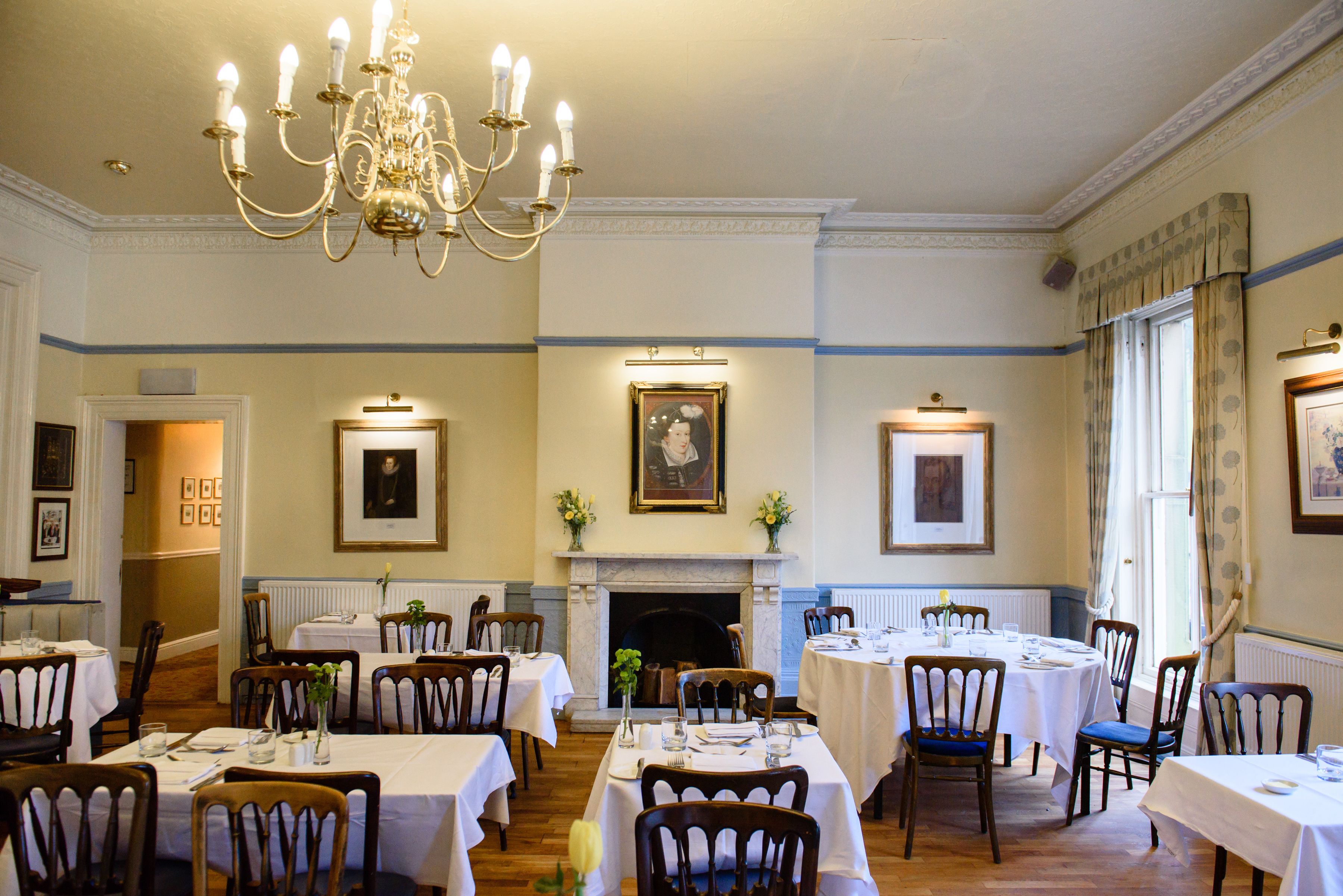 breakfast, lunch and dinner served