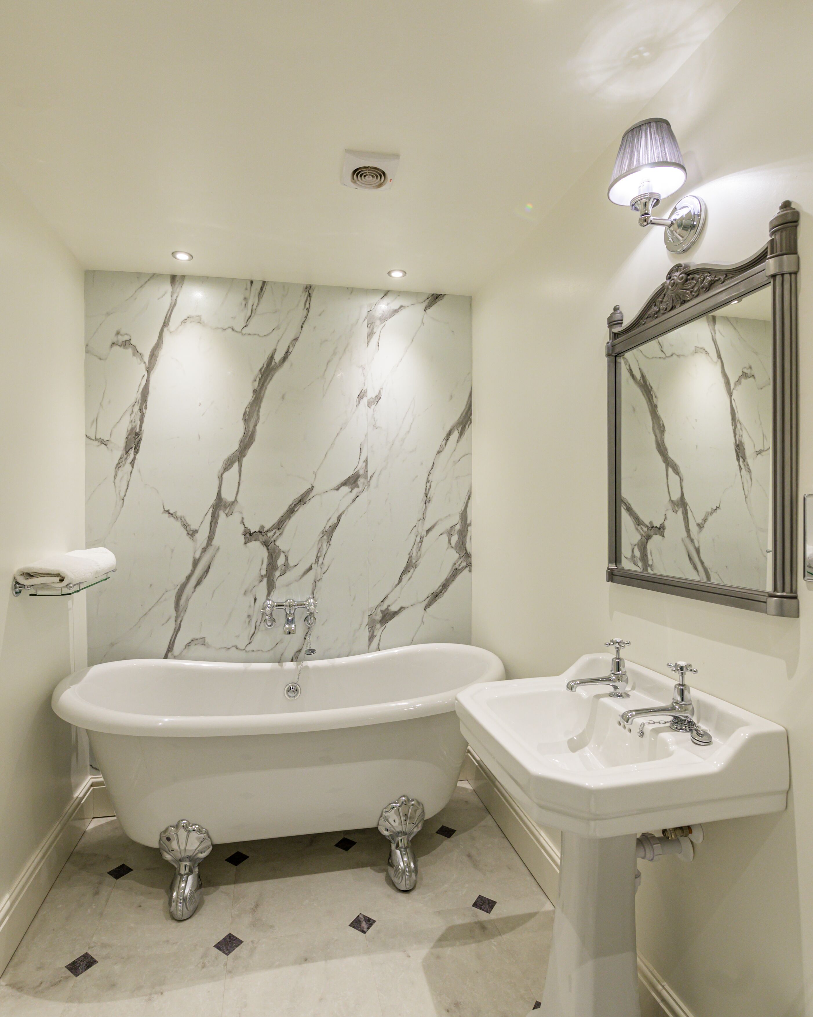 classic double or twin room | bathroom | combined shower/bathtub, free toiletries, hair dryer, towels