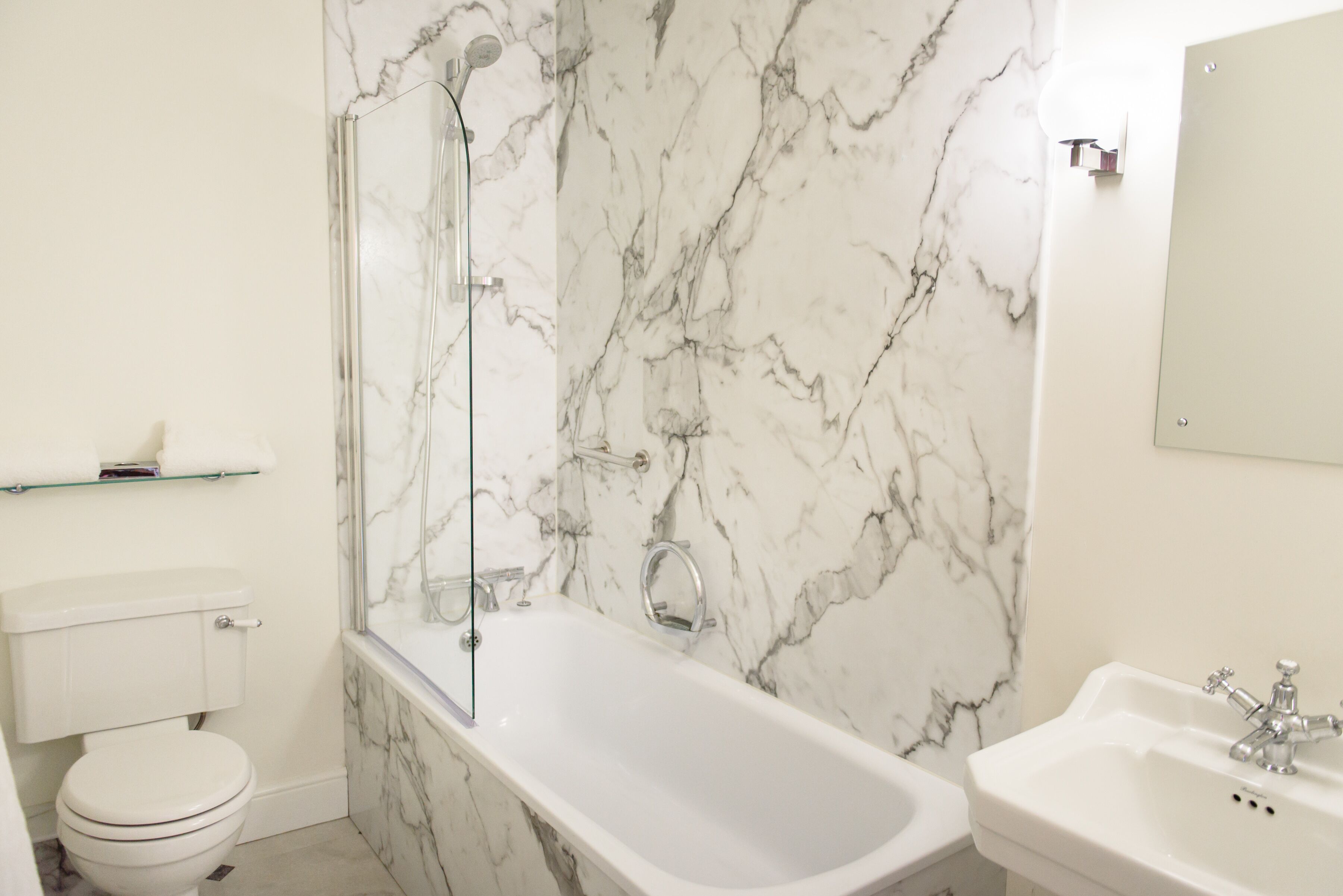 combined shower/bathtub, free toiletries, hair dryer, towels