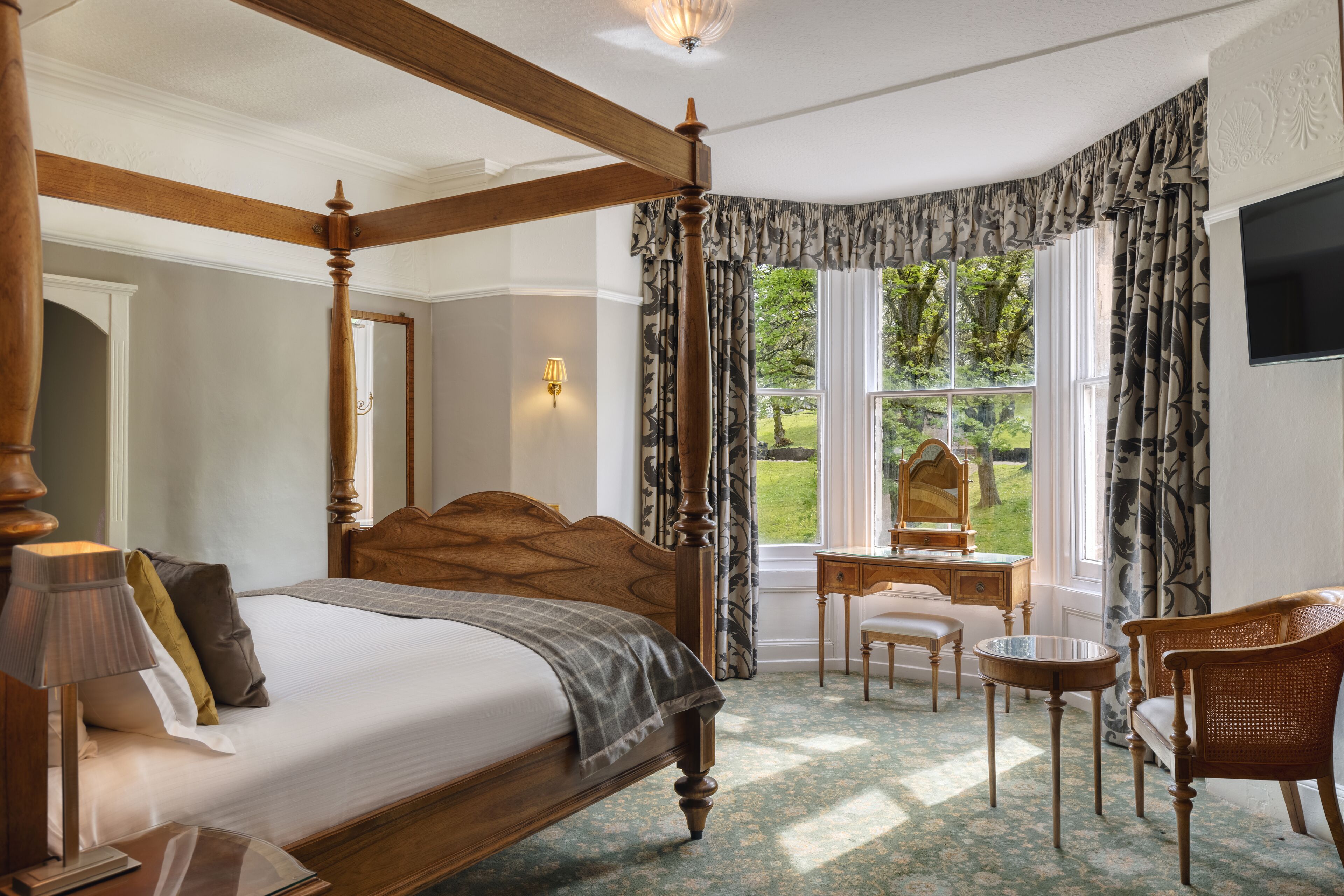 Four Poster Room | Anti alerjik yatak takımı, ütü/ütü masası, ücretsiz kablosuz İnternet 