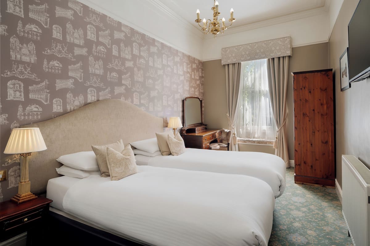 Standard Twin Room | Hypo-allergenic bedding, iron/ironing board, free WiFi, bed sheets