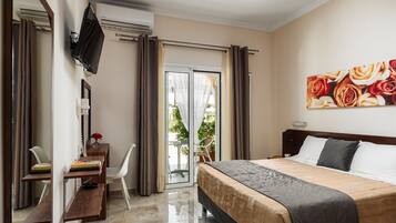1 bedroom, Egyptian cotton sheets, premium bedding, desk