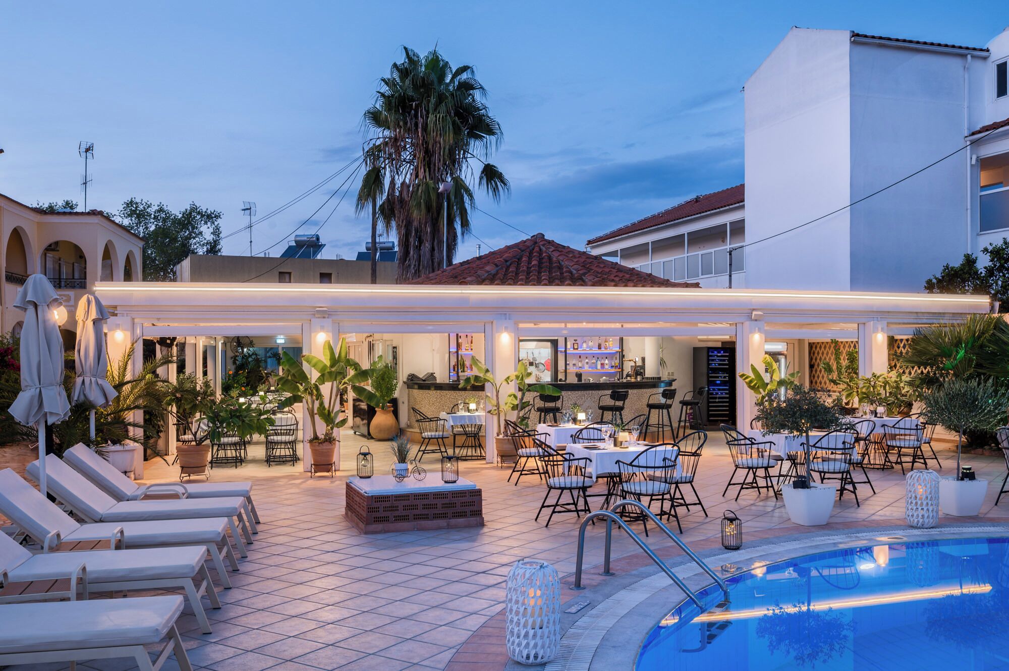 Aperto a colazione, pranzo e cena, cucina greca 