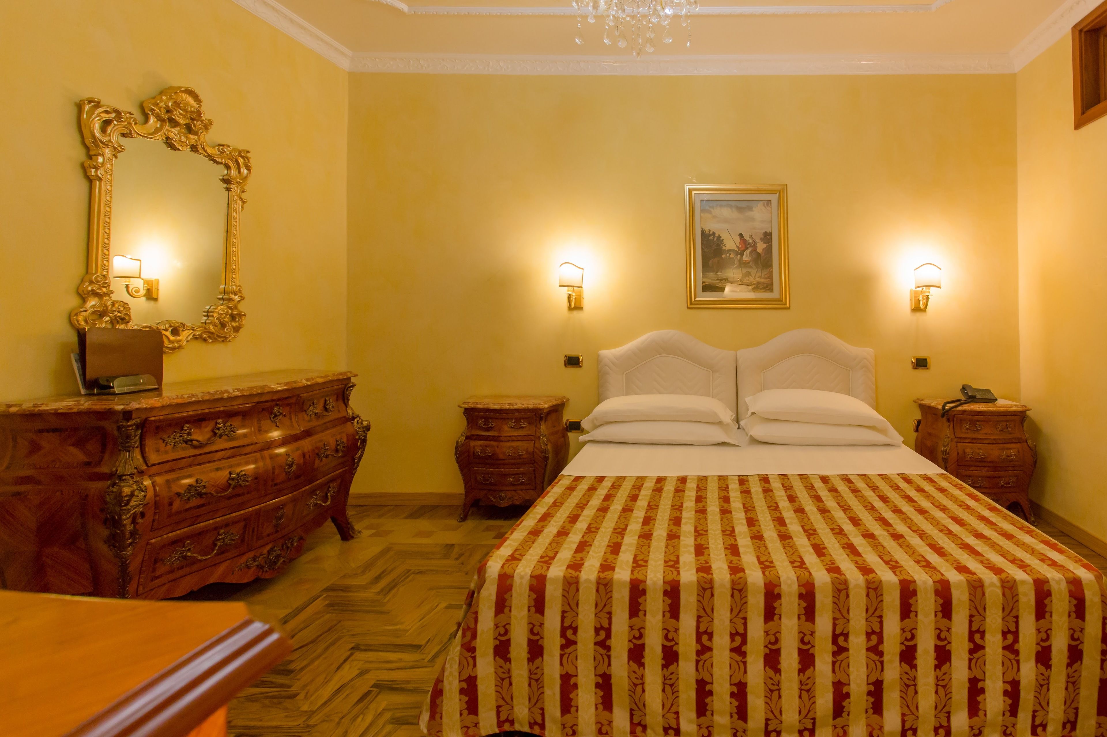 minibar, in-room safe, individually decorated, desk