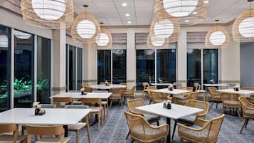 FrĂŒhstĂŒck, Mittagessen und Abendessen