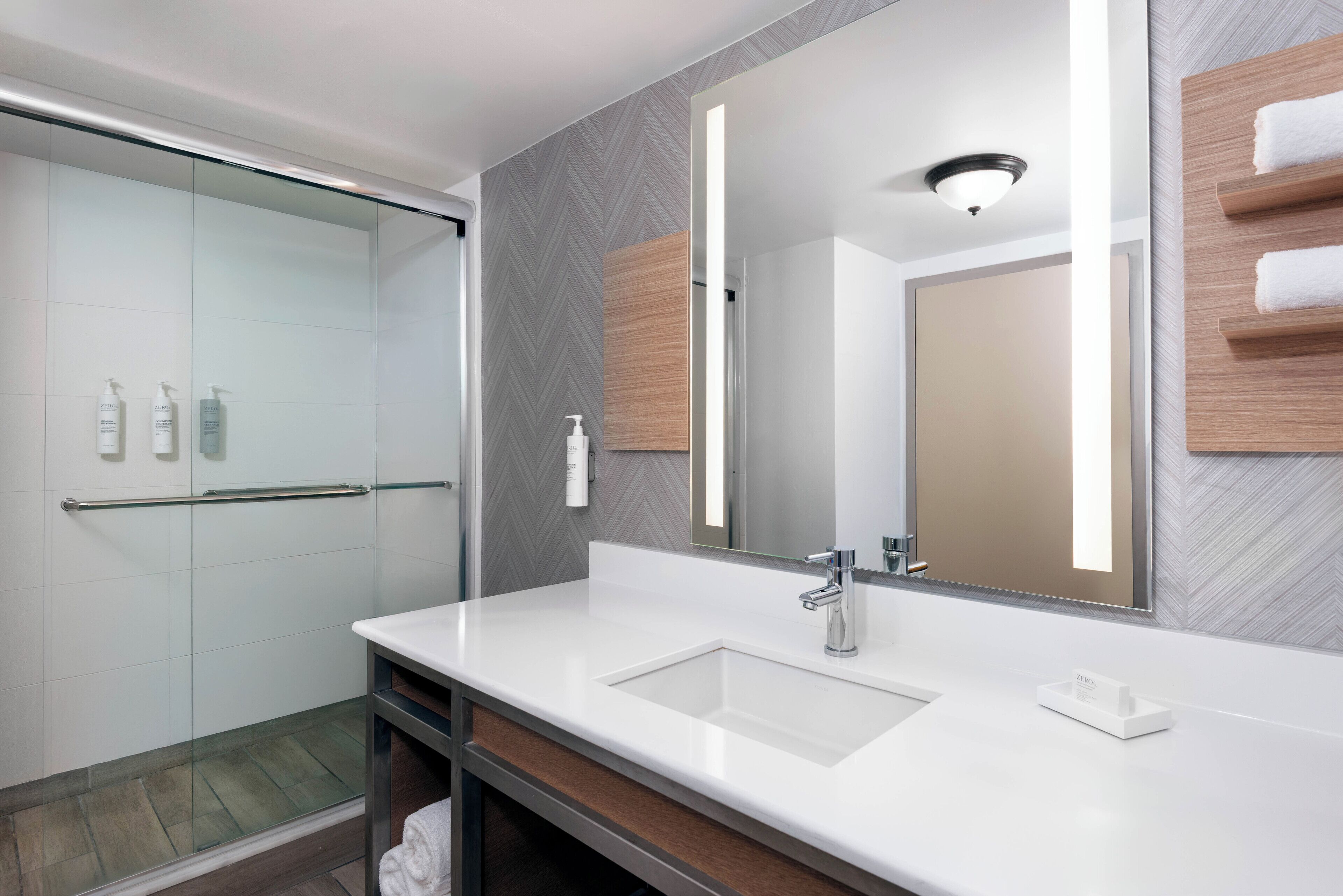 room, 1 king bed (shower only) | bathroom | combined shower/bathtub, free toiletries, hair dryer, towels