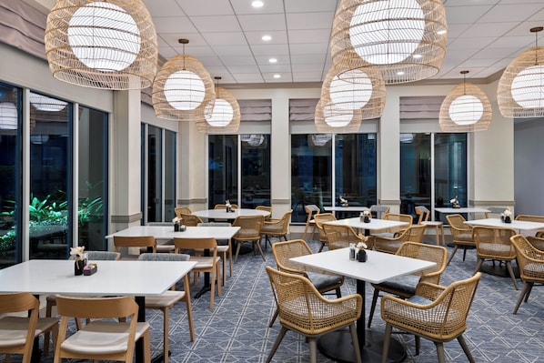 Breakfast, lunch and dinner served - Hilton Garden Inn Tampa Airport Westshore (Tampa)