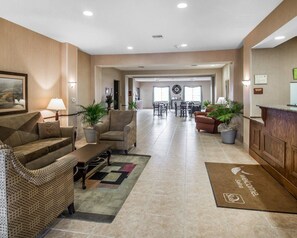 Lobby sitting area - Rodeway Inn & Suites Salina South (Salina)