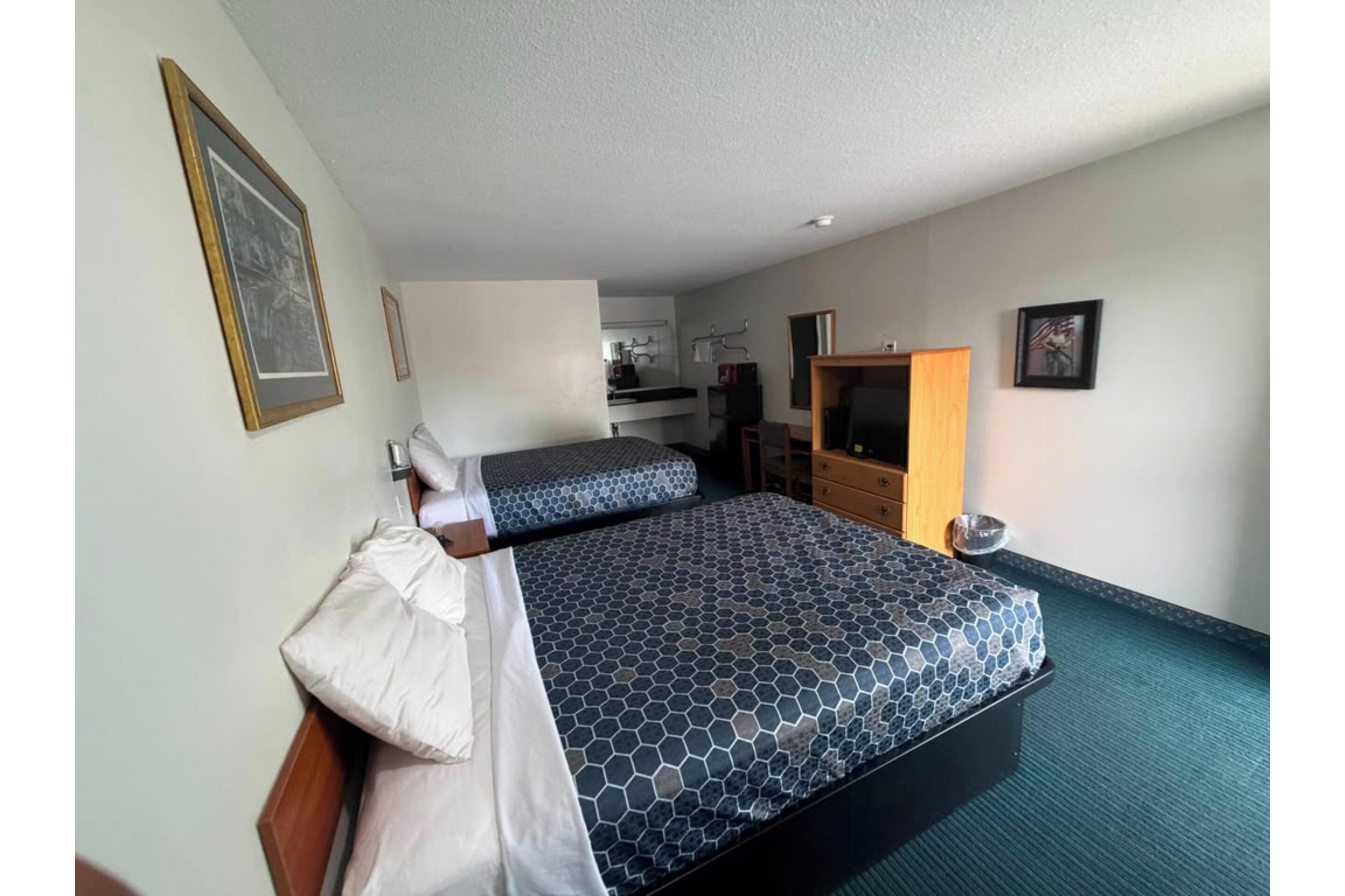 Room, 1 Double Bed, Non Smoking | Desk, iron/ironing board, free WiFi, bed sheets