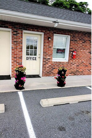 Reception - Relax Inn Dover Near Speedway (Dover)